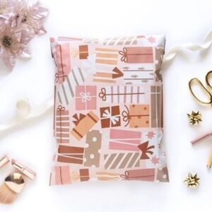Christmas 10 x 13 Gift Wrap Poly Mailers BRAND NEW pack of 20